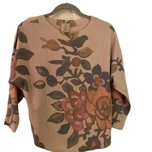 Sioni woman’s floral sweater
